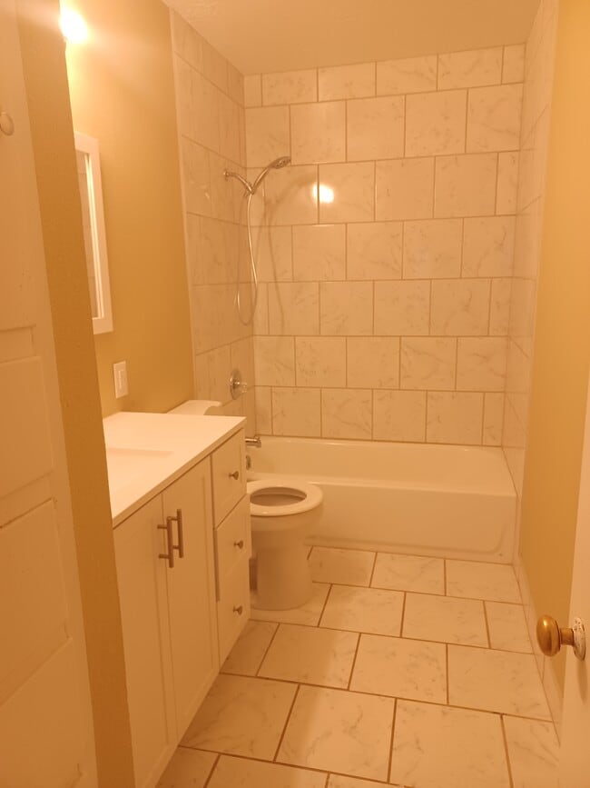 Building Photo - 208 Acoma Dr