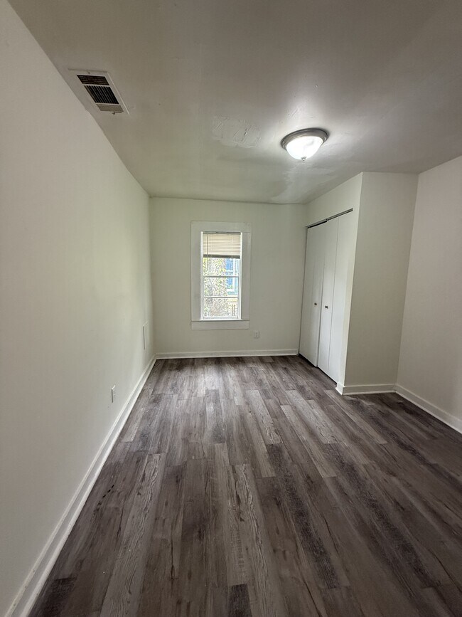 Building Photo - 3729 Pine Ave SW