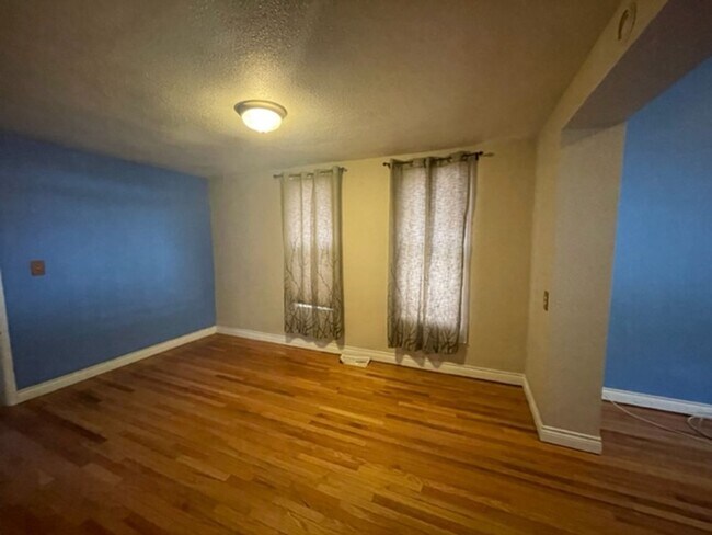 Building Photo - Charming Victorian Home in the Desirable Cole Neighborhood!- Available Early July!!