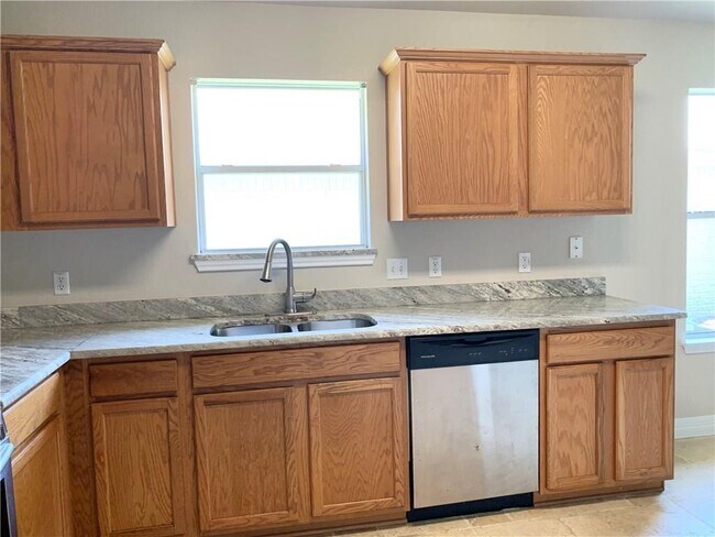 Building Photo - 1517 Darjeeling Dr