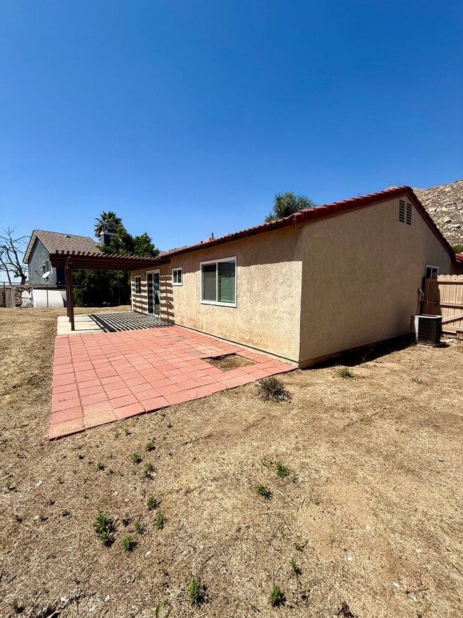 Building Photo - Lovely 3 bd, 2 bath in Moreno Valley