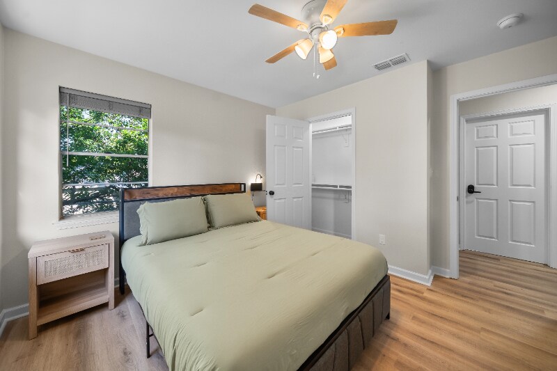 Building Photo - 1528 E Devine St