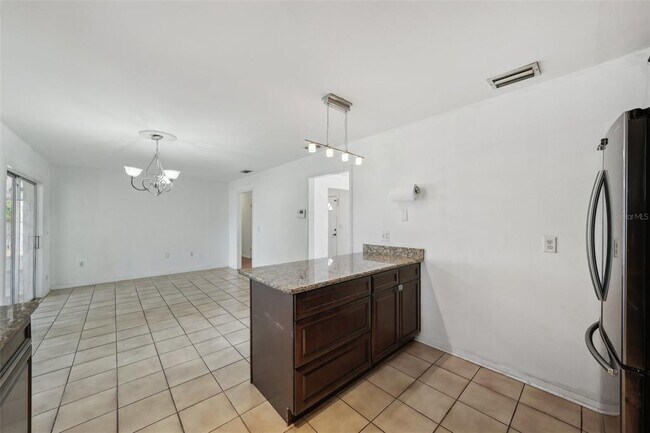 Building Photo - 503 Holt Cir
