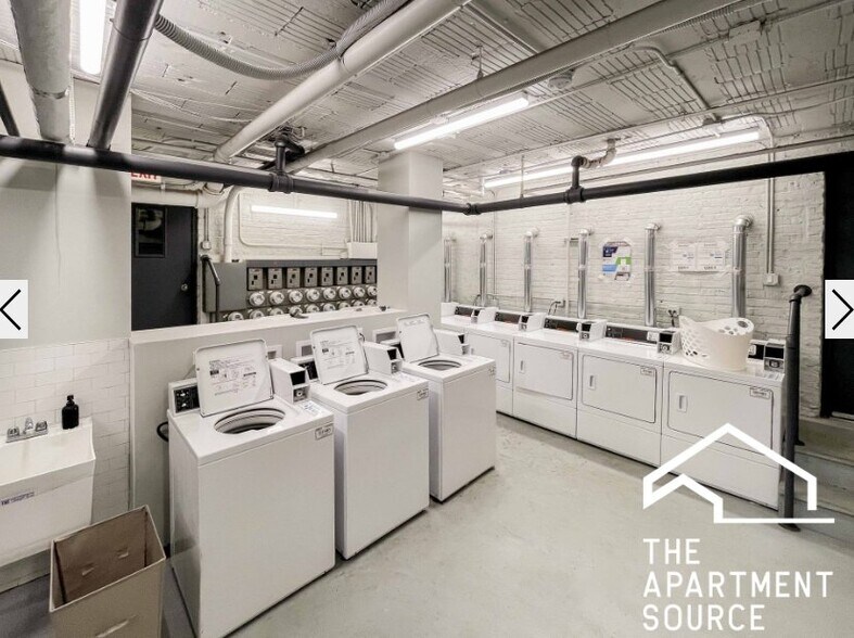 Building Photo - 520 W Cornelia Ave