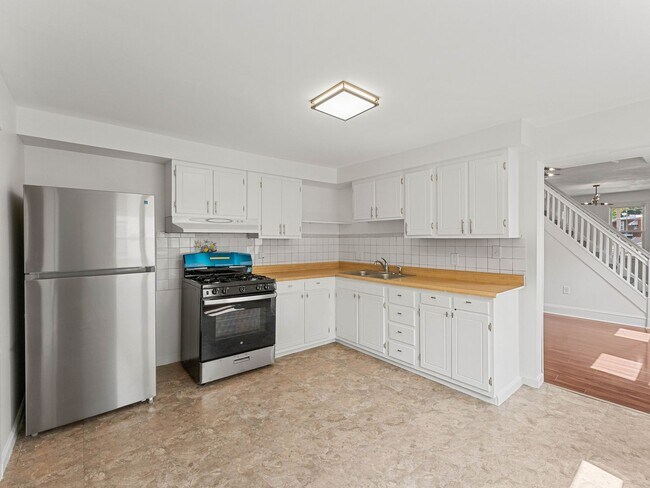 Building Photo - Beautifully Updated 3-Bedroom Home with Spacious Front Porch in Mount Holly