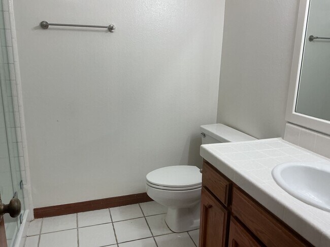 Building Photo - Los Caballeros #325