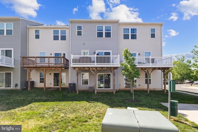 Building Photo - 6196 Willow Pl