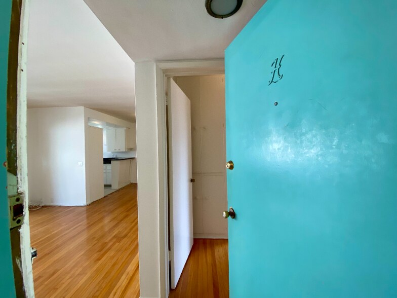 Building Photo - 947 12th St