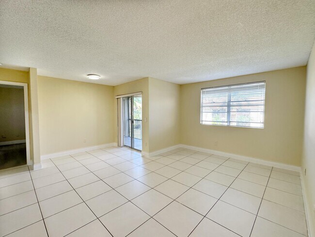 Building Photo - 1241 SW 46th Ave