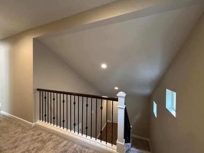 Building Photo - Gorgeous 4 Bed, 2.5 Bath Tuscany Home!