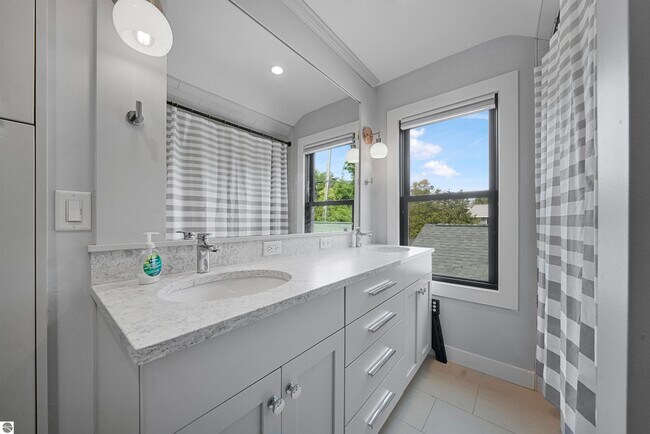 Building Photo - 7320 Peninsula Dr