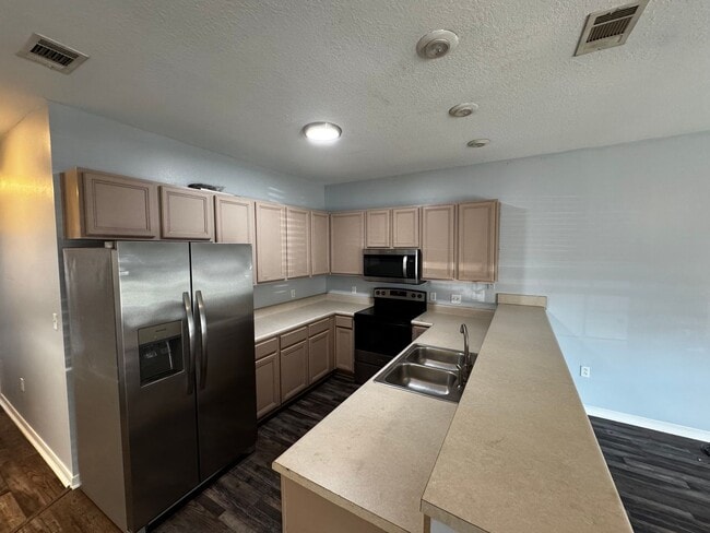 Building Photo - 2 Bedroom, 2 Bathroom Townhouse located in Beautiful Santa Rosa Beach