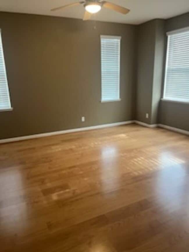 Building Photo - Patterson Stunner