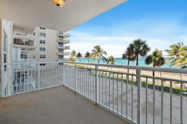 Building Photo - 1051 Hillsboro Mile