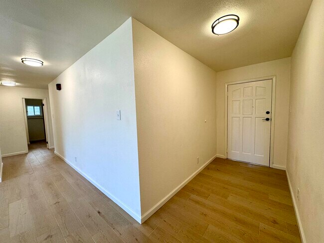 Building Photo - 1005 Las Vacas St