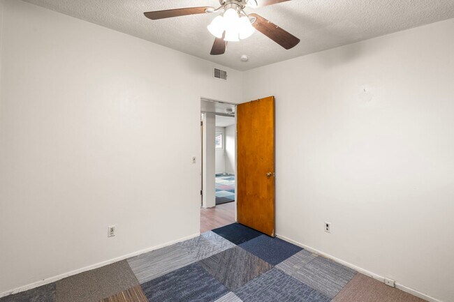 Building Photo - 6452 Evergreen Blvd