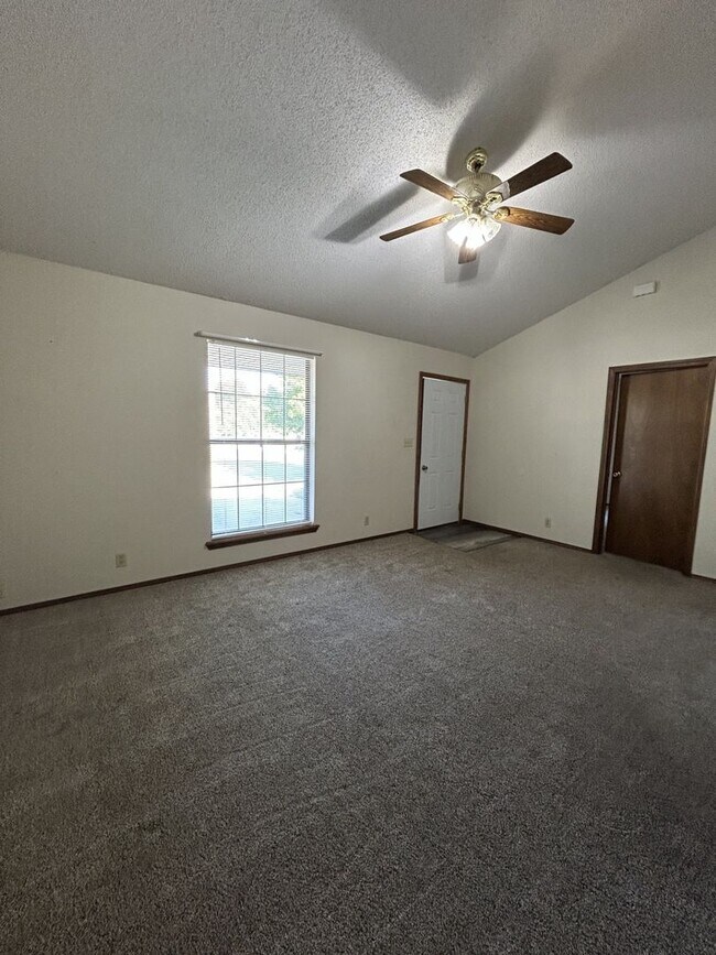 Building Photo - 7083 SE 66th Terrace