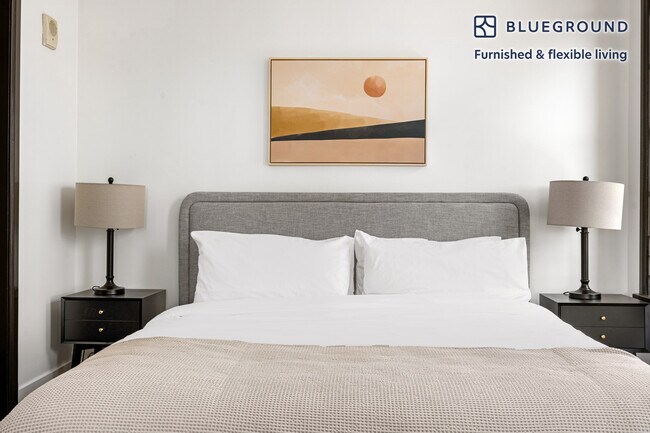 Building Photo - 810 S Spring St