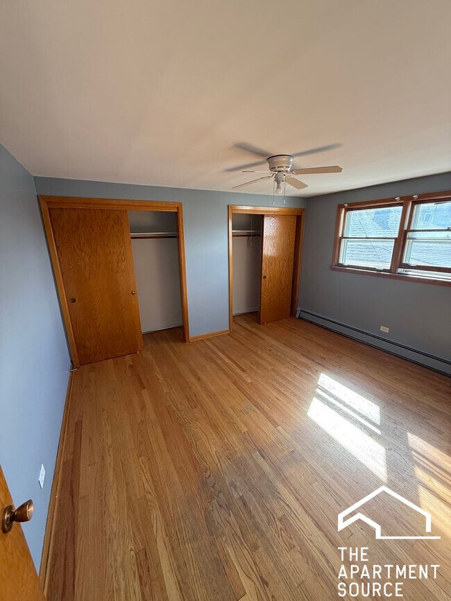 Building Photo - 3556 N Nagle Ave