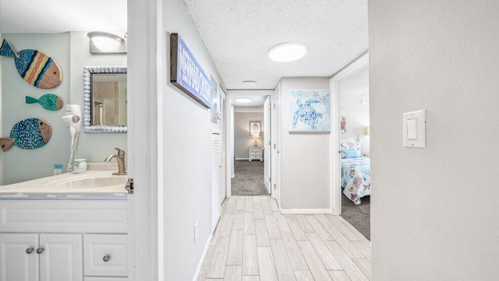 Building Photo - 7205 Thomas Dr