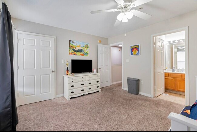 Building Photo - 17 Shell Ave SE