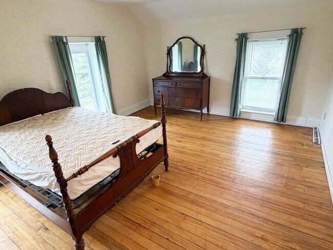Building Photo - 5-Bedroom 2-Bath Updated Farmhouse on 10-acres with a Pond