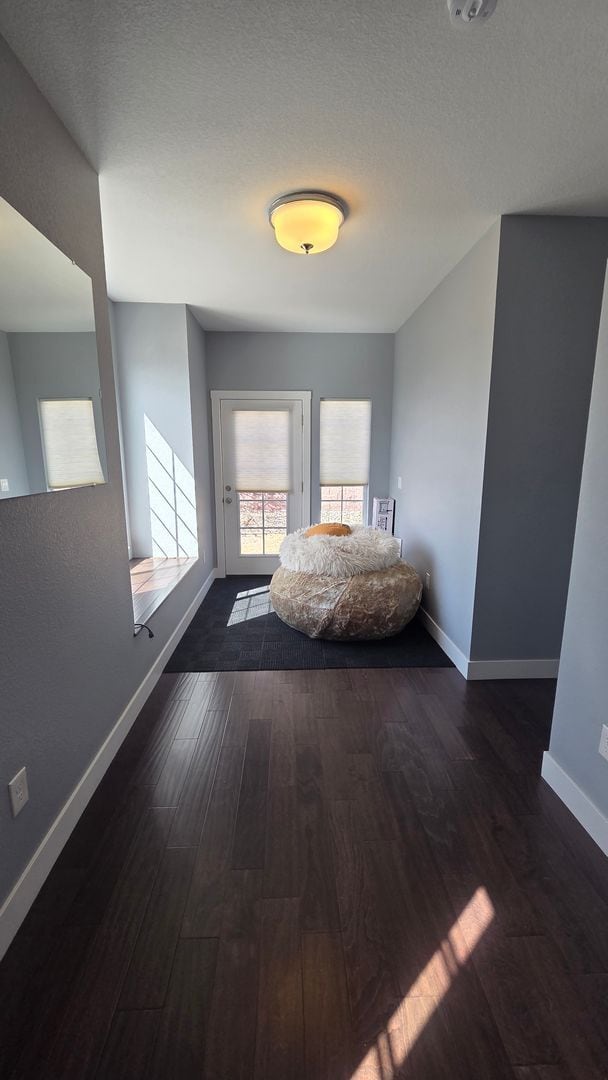 Building Photo - Modern 4 Bedroom 5 Bath Townhome - With Lots of Natural Light and Great Views!