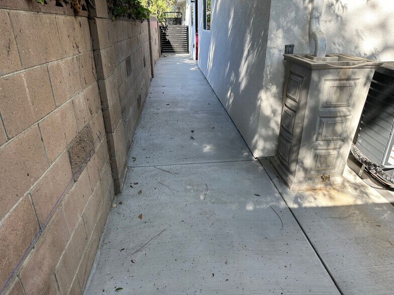 Building Photo - 23110 1/2 West Mulholland Drive