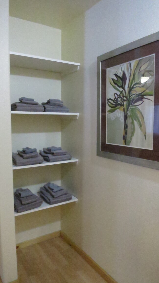 Building Photo - Lauesen Ave.