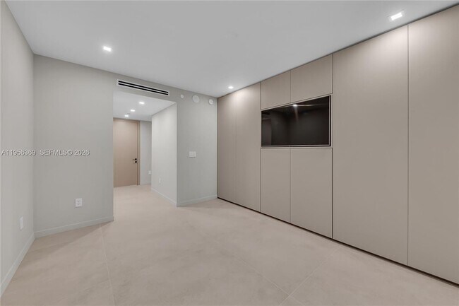 Building Photo - 3535 S Ocean Dr