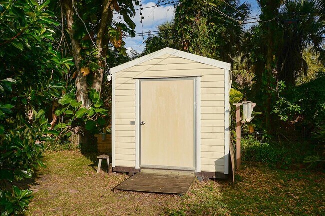 Building Photo - 2386 28th Ave SW