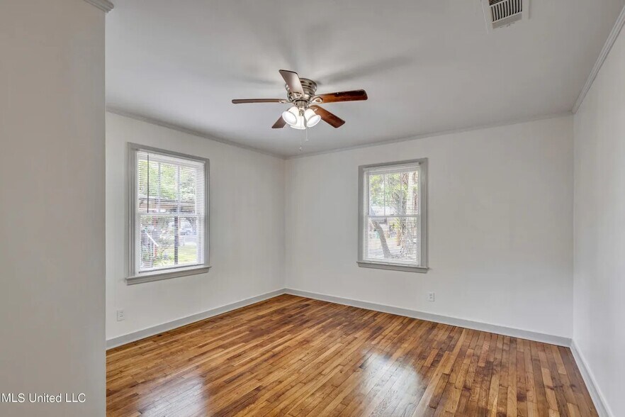 Building Photo - 180 Tulip St