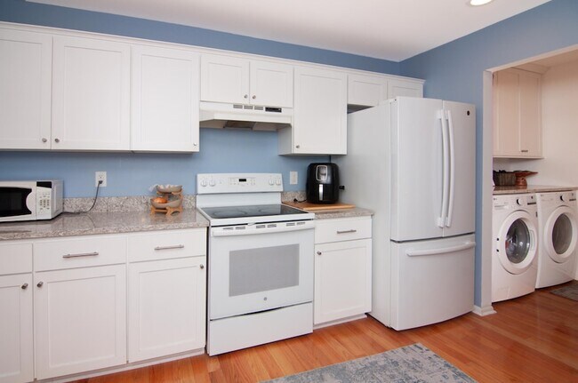 Building Photo - 4471 Hillside Ct