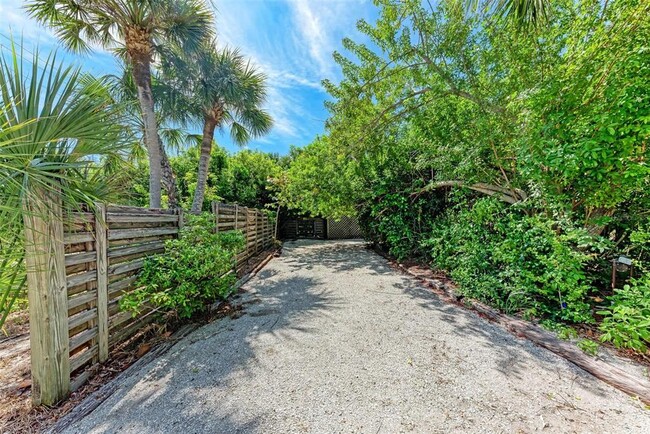 Building Photo - 8270 Manasota Key Rd