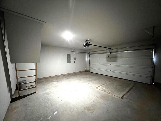 Building Photo - 2717 Dennis Drive