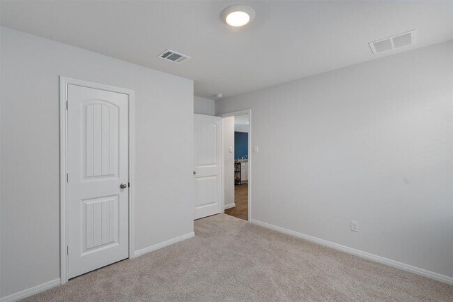 Building Photo - 318 Evergreen Sumac Lp