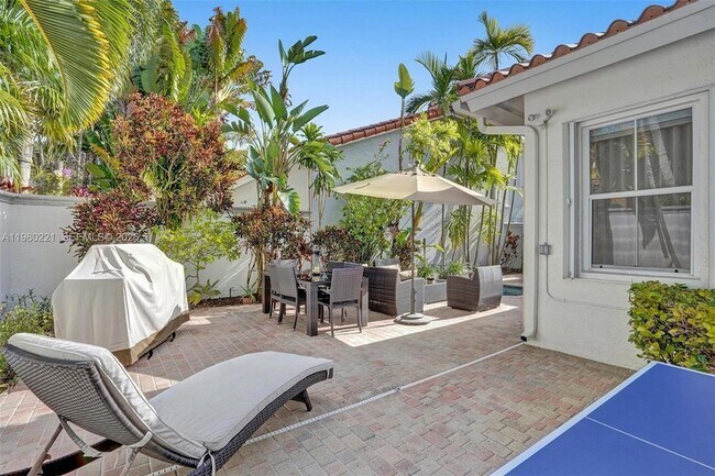 Building Photo - 1529 Shoreline Way