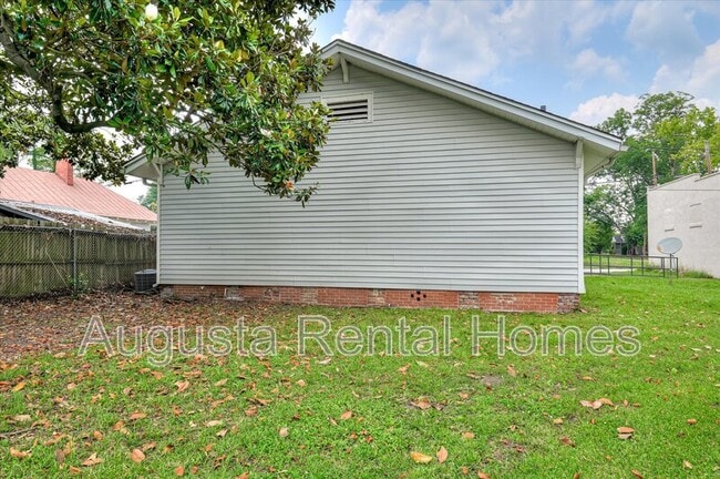 Building Photo - 106 Ellis St