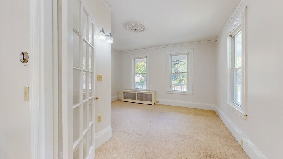 Building Photo - 10 Barrows St