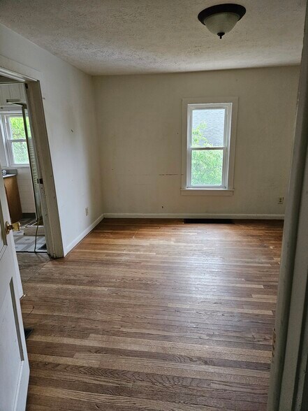 Building Photo - 506 E Hillside Dr