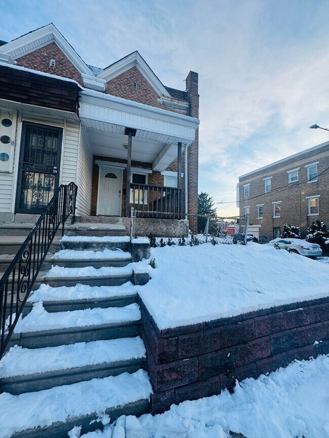 Building Photo - Rehabbed 3bd/1.5bth House with Backyard!! SECTION 8 ONLY!!