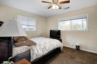 Building Photo - Beautiful Renovated 3/1 In Sacramento