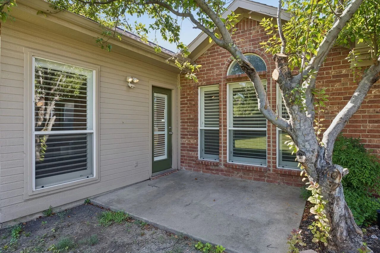 Building Photo - 1833 Melton Dr