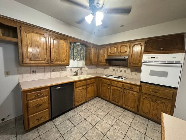 Building Photo - 312 S Avery Dr