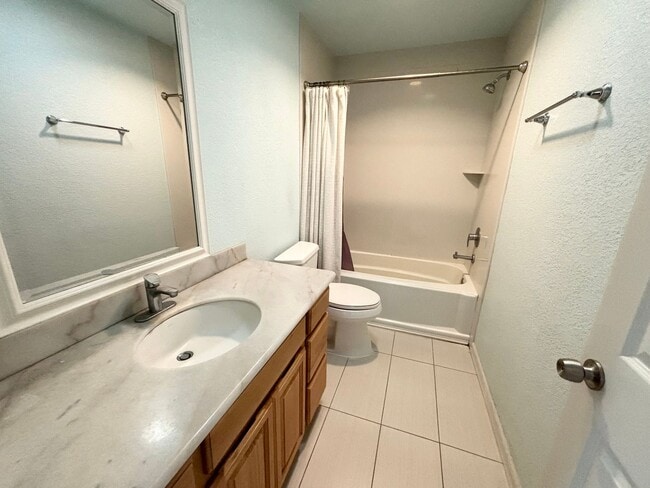 Building Photo - Lovely Cul-de-Sac Home in West Davis – Close to Parks & Amenities