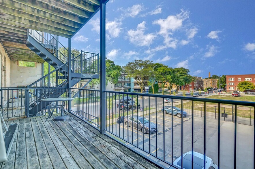 Building Photo - 4856 S Prairie Ave