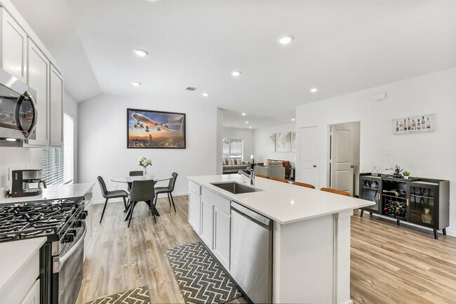 Building Photo - 3126 Stonebriar Dr
