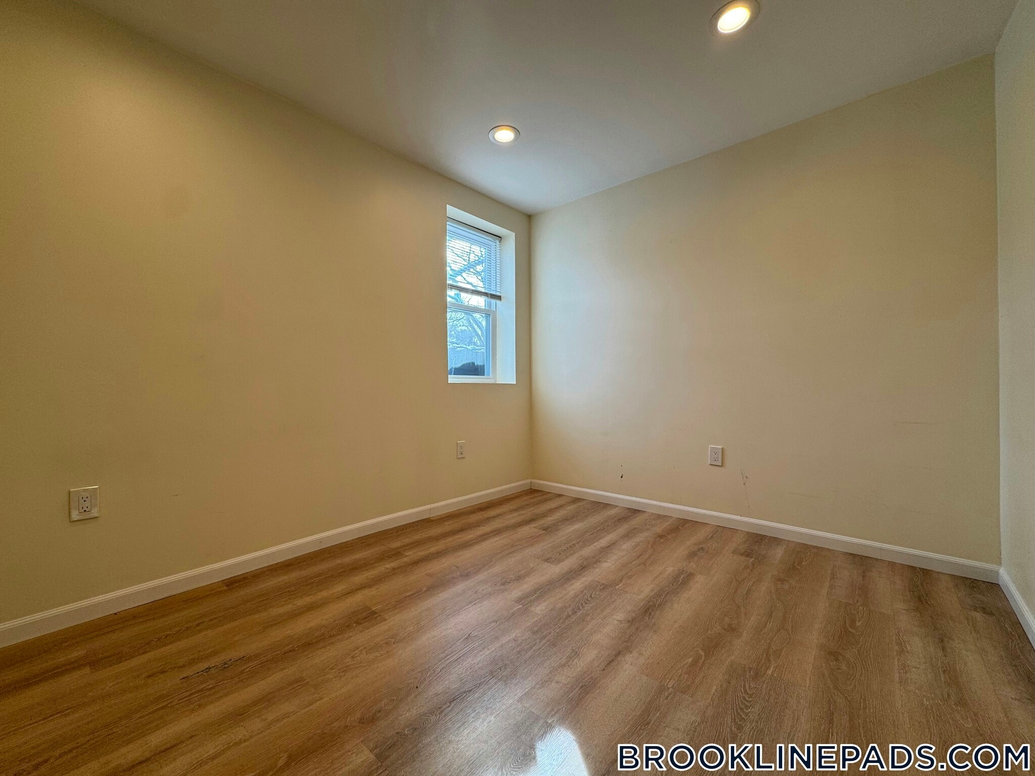 Building Photo - 1801 Beacon St