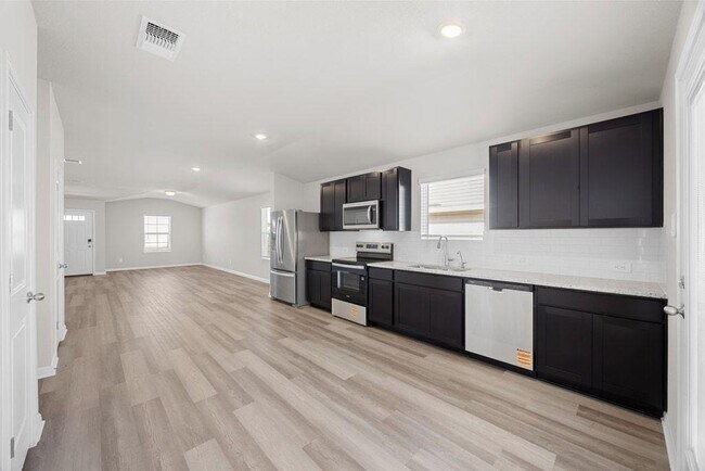 Building Photo - 140 Honey Bee Rd