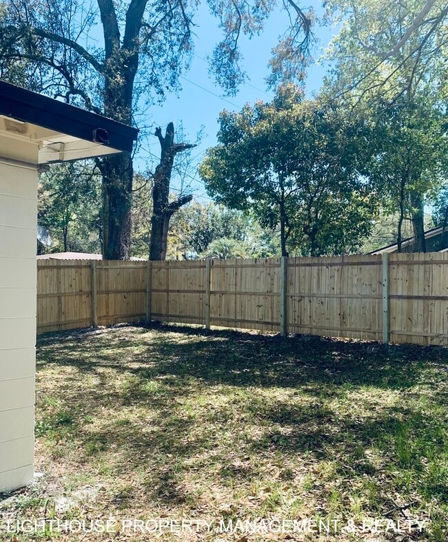 Building Photo - Comfortable Living and Style! RENT SPECIAL...